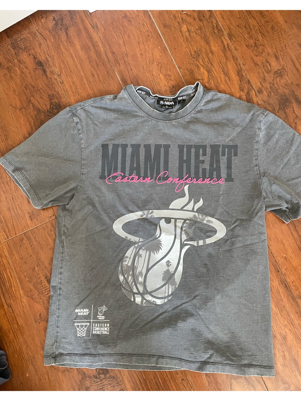 NBA Miami Heat Gray Crew Neck Tee size small